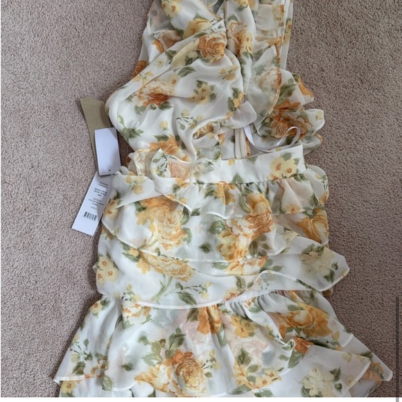 Ever New cut out waist mini dress in yellow floral - Picture 5 of 6